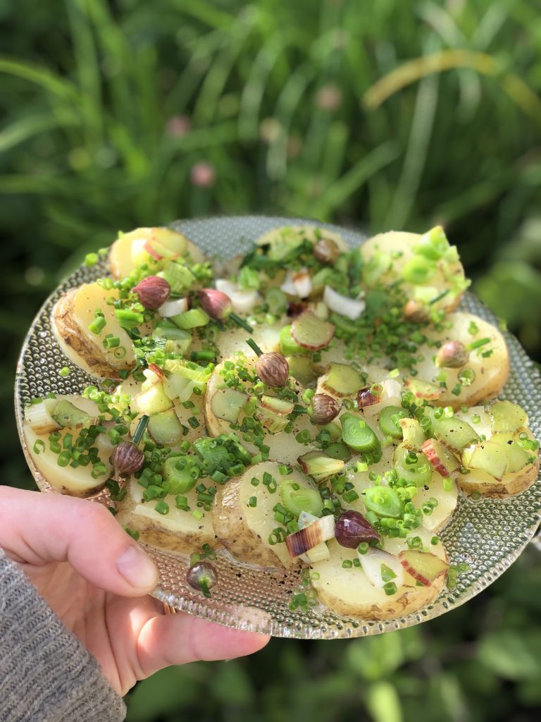 Recept på sommarens potatis med gräslök