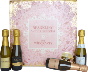 Bild på en advinskalender från vinoteket på wine table med bubbel
