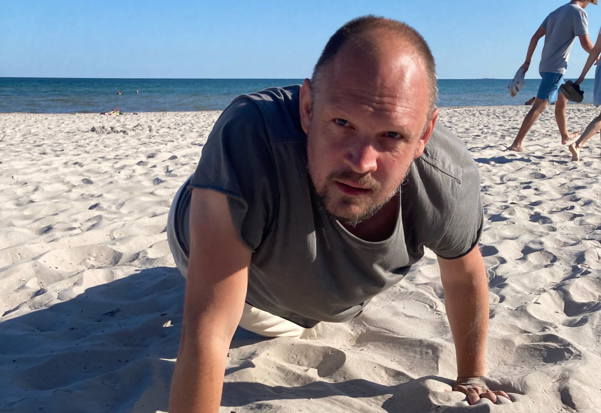 Bild på Någonting att dricka? Med Jonatan Unge!