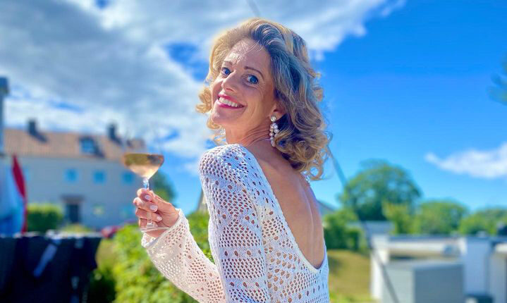 Bild på Någonting att dricka? Med Helena Ekman!