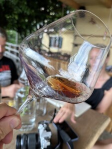 Slovenien och ikonerna som satt orange vin på kartan - ett glas med orangevin