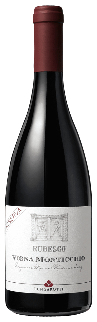 En glasflaska med Rubesco Riserva Vigna Monticchio, ett rött vin från Umbrien i Italien