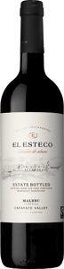 En glasflaska med El Esteco Malbec 2021, ett rött vin från North i Argentina
