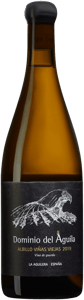 En flaska med Dominio del Aguila Albillo 2019, ett vitt vin från Kastilien-León i Spanien