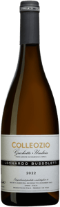 En flaska med Leonardo Bussoletti Colle Ozio 2022, ett vitt vin från Umbrien i Italien