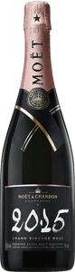 En flaska med Moët & Chandon Grand Vintage Rosé 2015, ett champagne från Champagne i Frankrike