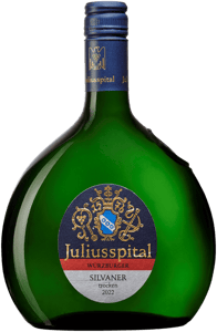 En flaska med Juliusspital Würzburger Silvaner trocken, 2022, ett vitt vin från Franken i Tyskland