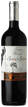 En glasflaska med Gaio Gaio Calabretta, ett rött vin från Sicilien i Italien