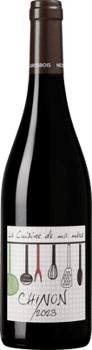 En lättare glasflaska med Chinon Cuisine de ma Mere, ett rött vin från Loiredalen i Frankrike