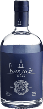 En glasflaska med Hernö Gin, en gin & Genever från Västernorrlands län i Sverige