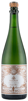 En glasflaska med Sugrue Cuvée Boz Blanc de Blancs 2015, ett mousserande från Storbritannien