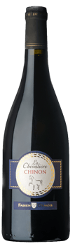 En lättare glasflaska med La Chevalière Chinon, ett rött vin från Loiredalen i Frankrike