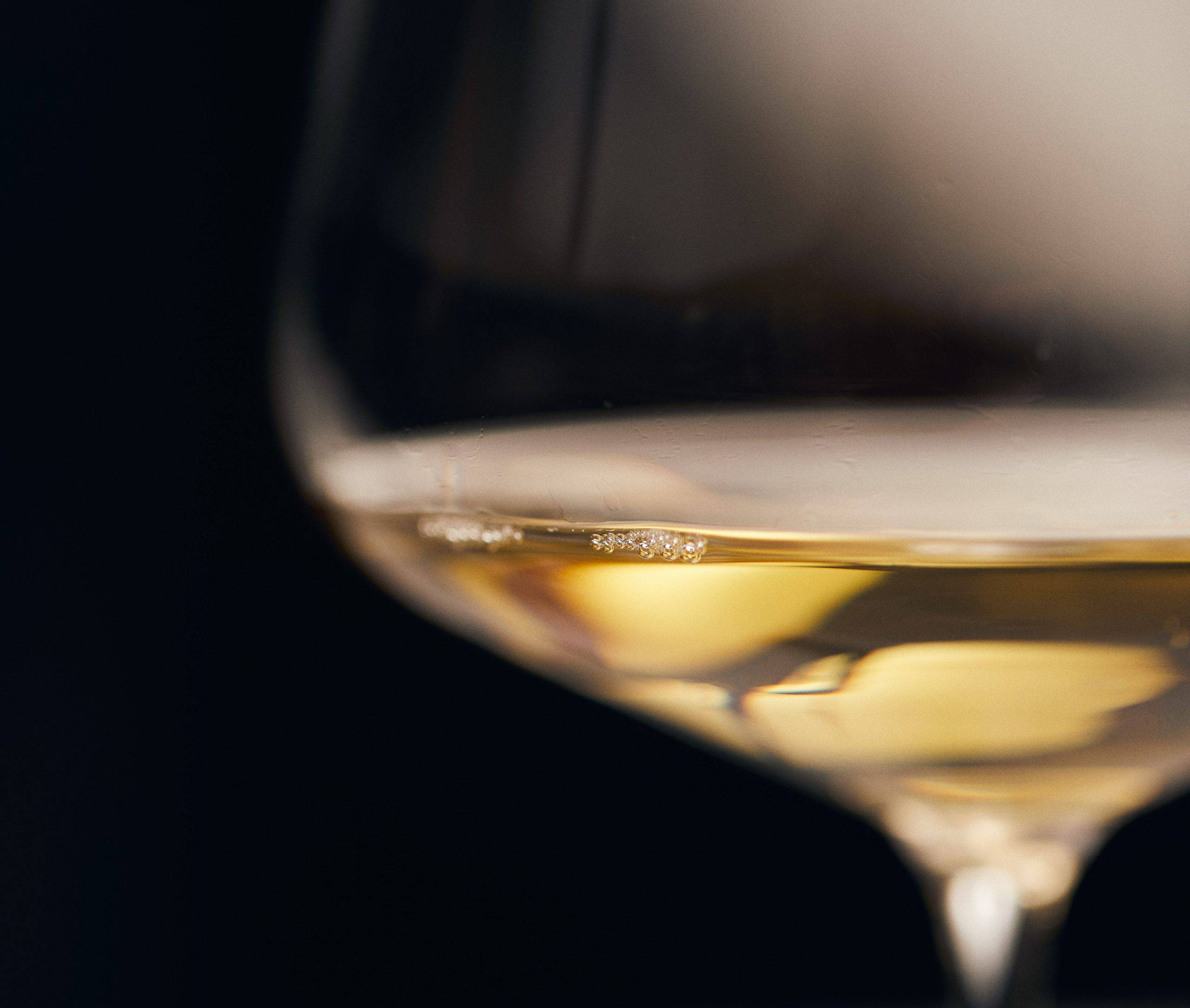 Bild på Nyprovat – ”älskvärd meursault i generös stil vinifierad helt utan svavel”
