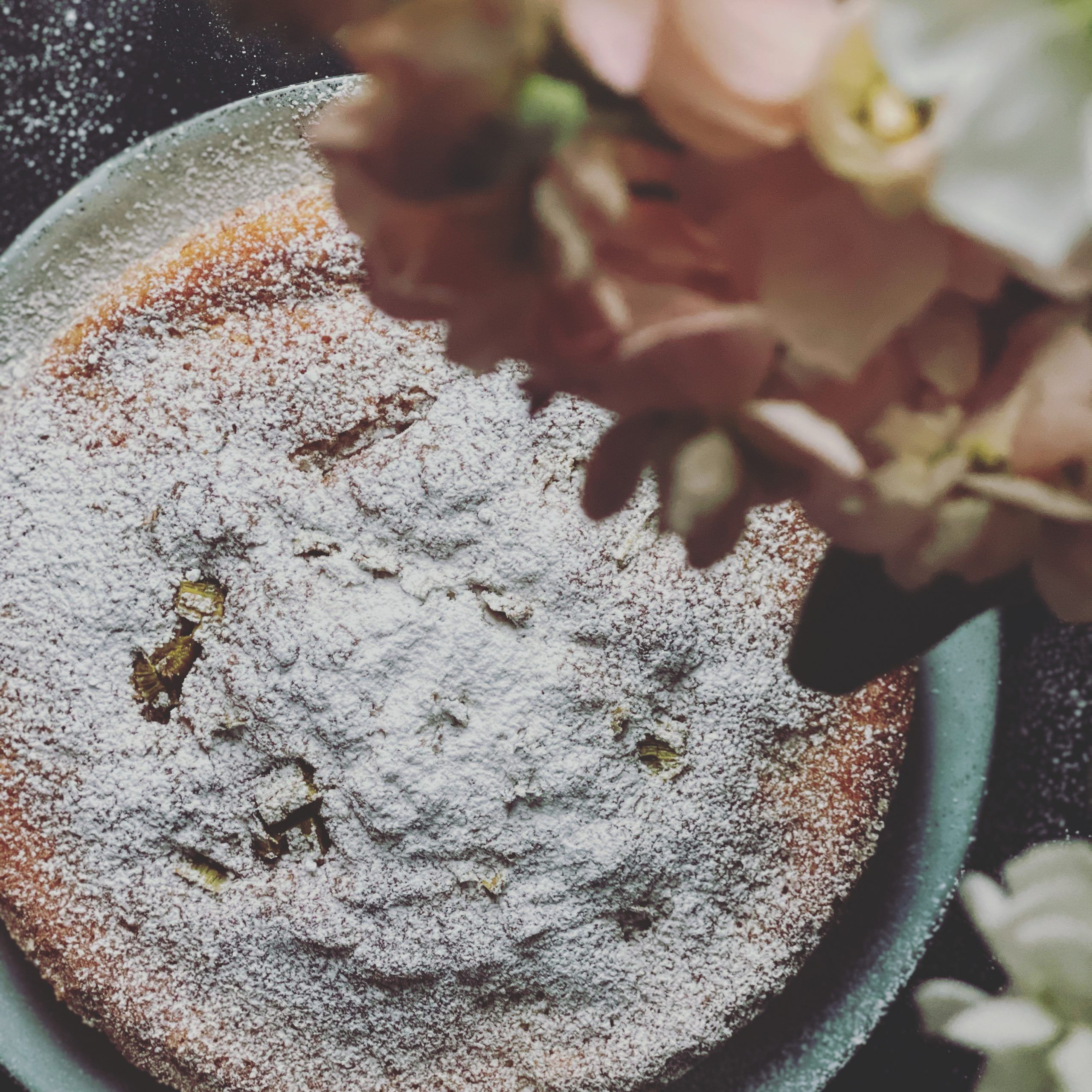 Citronig sockerkaka med rabarbertopp!