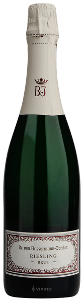 En glasflaska med Dr Von Bassermann-Jordan Riesling Sekt Brut, en mousserande från Pfalz i Tyskland