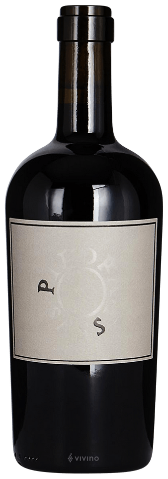 En lättare glasflaska med Piedrasassi PS Syrah 2021, en sake från Japan