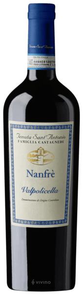 En glasflaska med Tenuta Sant'Antonio Nanfré Valpolicella 2022, ett rött vin från Venetien i Italien