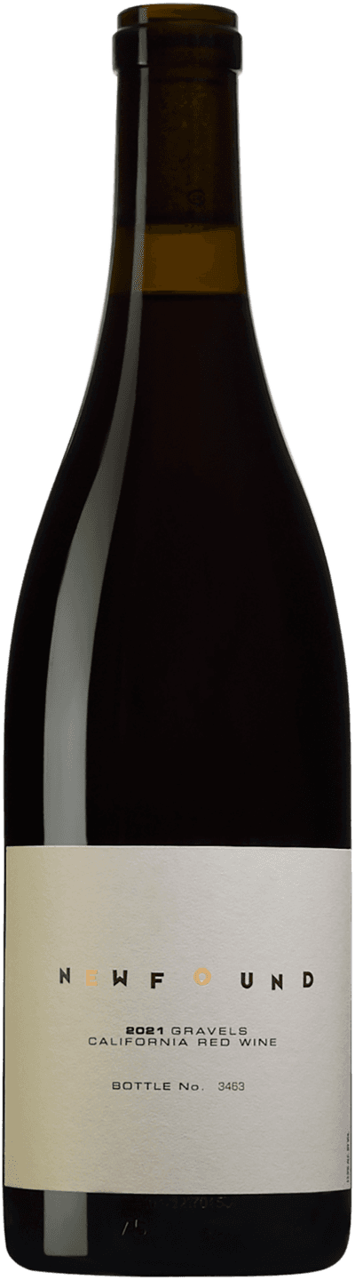 En glasflaska med Newfound Gravels California Red 2021, ett rött vin från Kalifornien i USA
