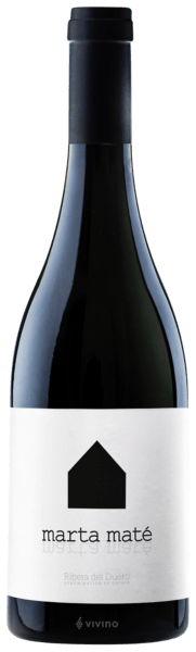 En glasflaska med Marta Maté Tempranillo 2021, ett rött vin från Kastilien-León i Spanien