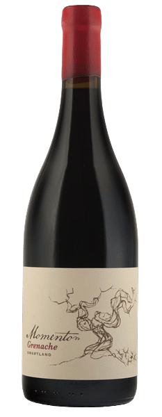 En glasflaska med Momento Grenache Noir 2022, ett rött vin från Western Cape i Sydafrika