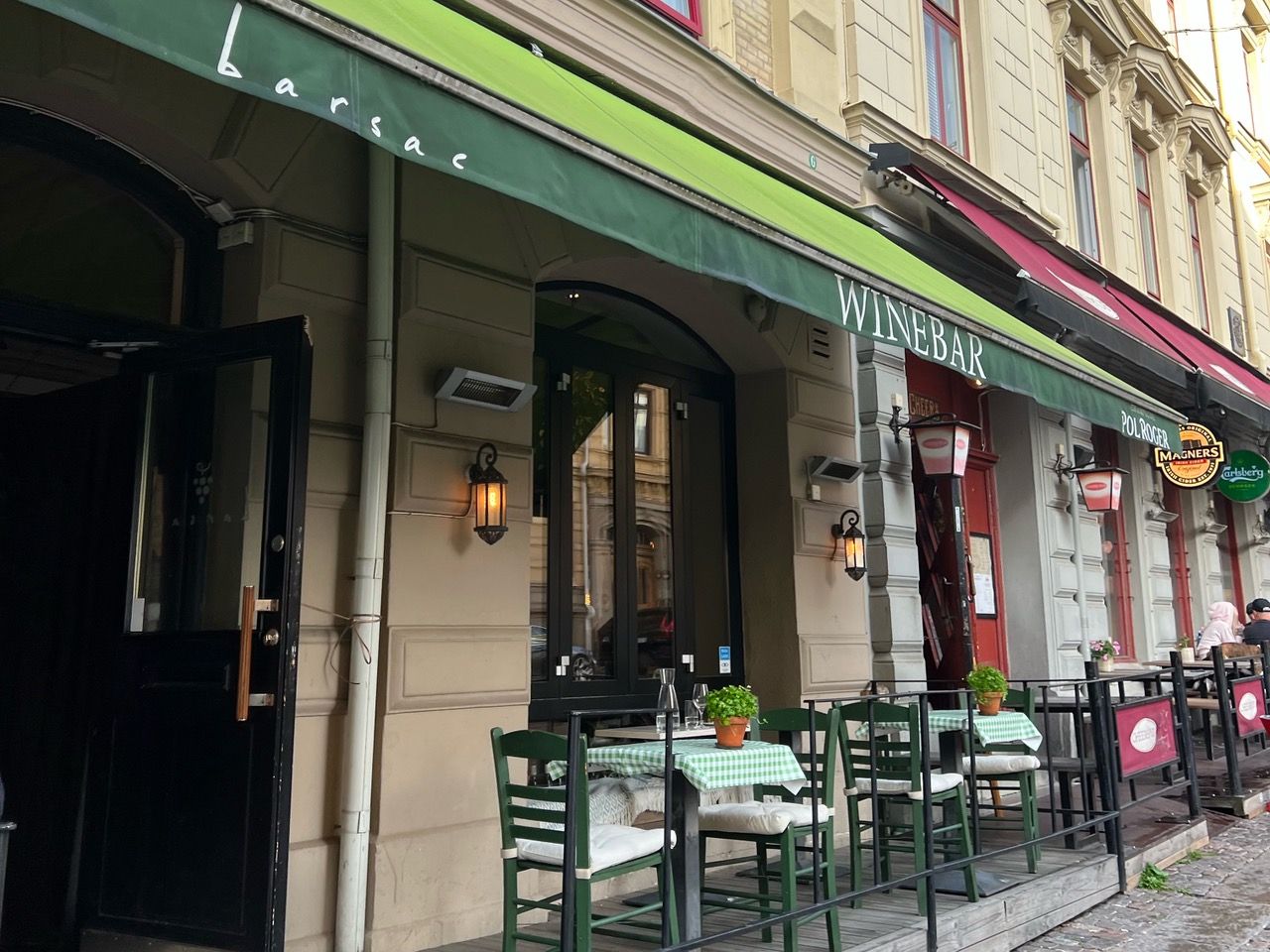 Barsac är en avslappnad, vänlig restaurang i Göteborg
