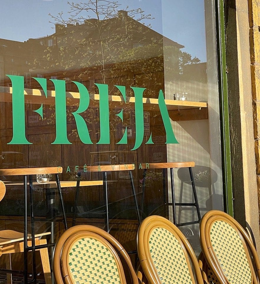 Freja Café och Vinbar - Från frukostgröt till kväll i solen