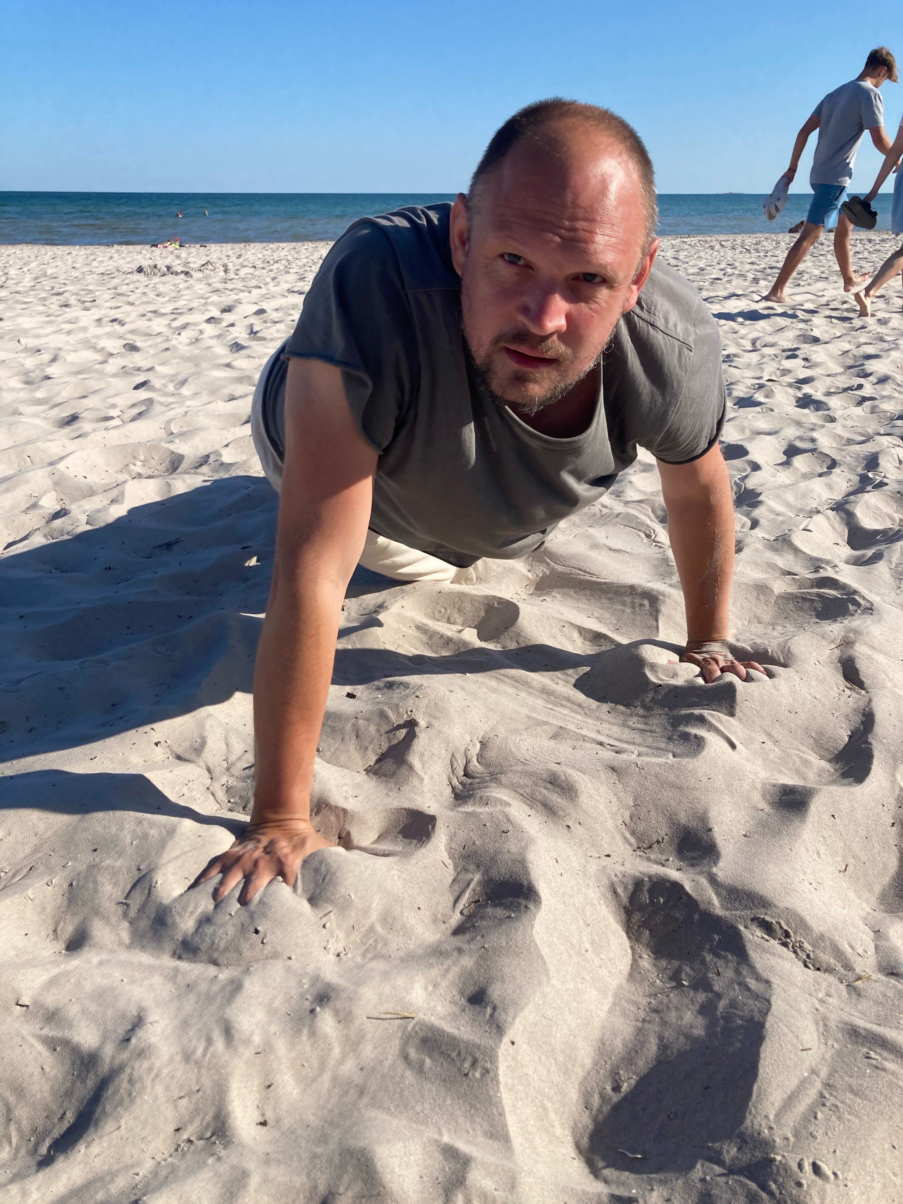 Bild på Någonting att dricka? Med Jonatan Unge!