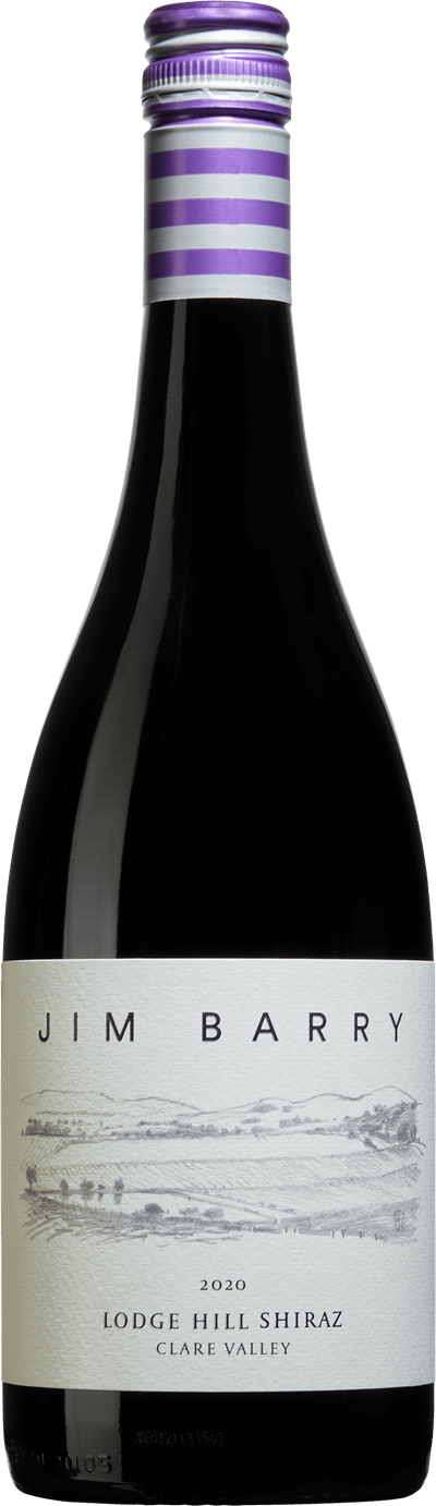 En glasflaska med Jim Barry Lodge Hill Shiraz 2021, ett rött vin från South Australia i Australien