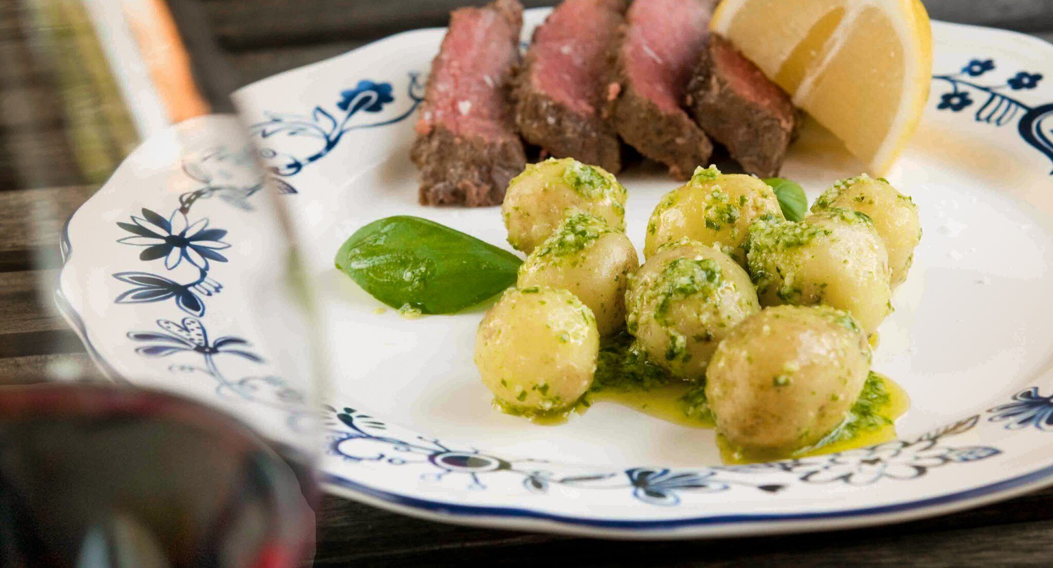 Grillad entrecôte med basilikapotatis