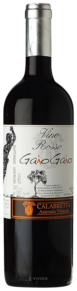 En glasflaska med Calabretta Gaio Gaio 2021, ett rött vin från Sicilien i Italien