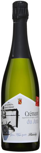 En glasflaska med Domaine Bourdy Crémant du Jura, en mousserande vin från Jura i Frankrike
