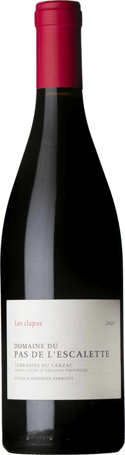 En glasflaska med Domaine du Pas de l'Escalette Les Clapas Rouge 2021, ett rött vin från Languedoc-Roussillon i Frankrike