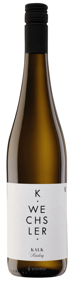 En glasflaska med K Wechsler Kalk Riesling 2022, ett vitt vin från Rheinhessen i Tyskland