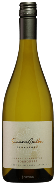 En glasflaska med Susana Balbo Wines Signature Barrel Fermented Torrontés, ett vitt vin från Cuyo i Argentina