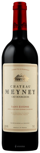 En glasflaska med Château Meyney 2019, ett rött vin från Bordeaux i Frankrike