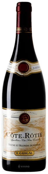 En glasflaska med E. Guigal Côte-Rôtie Brune et Blonde 2020, ett rött vin från Rhonedalen i Frankrike