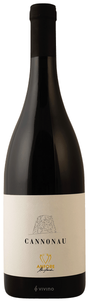 En glasflaska med Olianas Cannonau Le Anfore 2022, ett rött vin från Sardinien i Italien