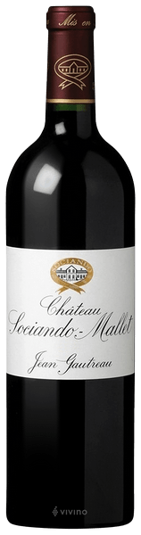 En glasflaska med Château Sociando Mallet 2020, ett rött vin från Bordeaux i Frankrike