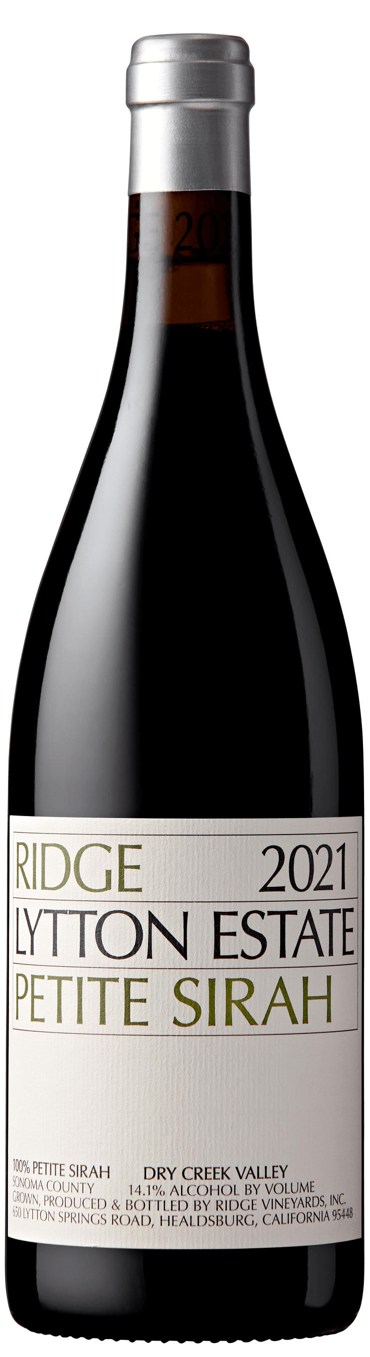 En glasflaska med Ridge Lytton Estate Petite Sirah 2021, ett rött vin från Kalifornien i USA