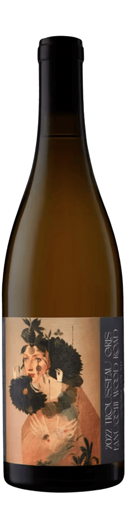 En glasflaska med Jolie Laide Trousseau Gris 2023, ett vitt vin från Kalifornien i USA