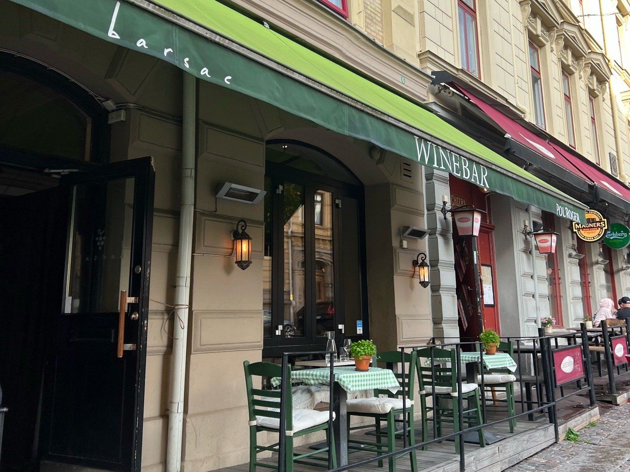 Barsac är en avslappnad, vänlig restaurang i Göteborg