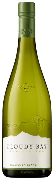 En glasflaska med Cloudy Bay Sauvignon Blanc 2024, ett vitt vin från Marlborough i Nya Zeeland