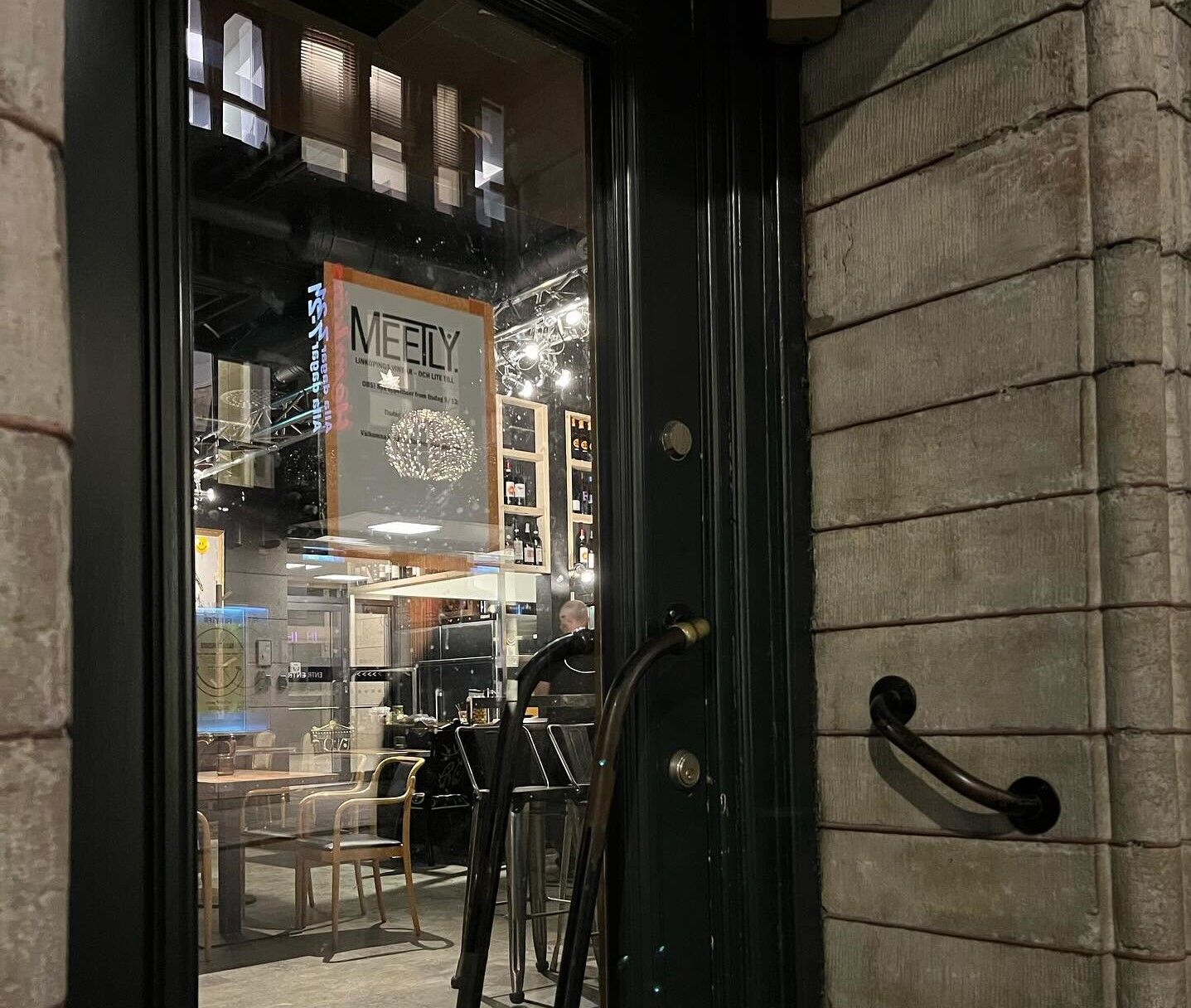 Ingång till vinbar i centrala Linköping