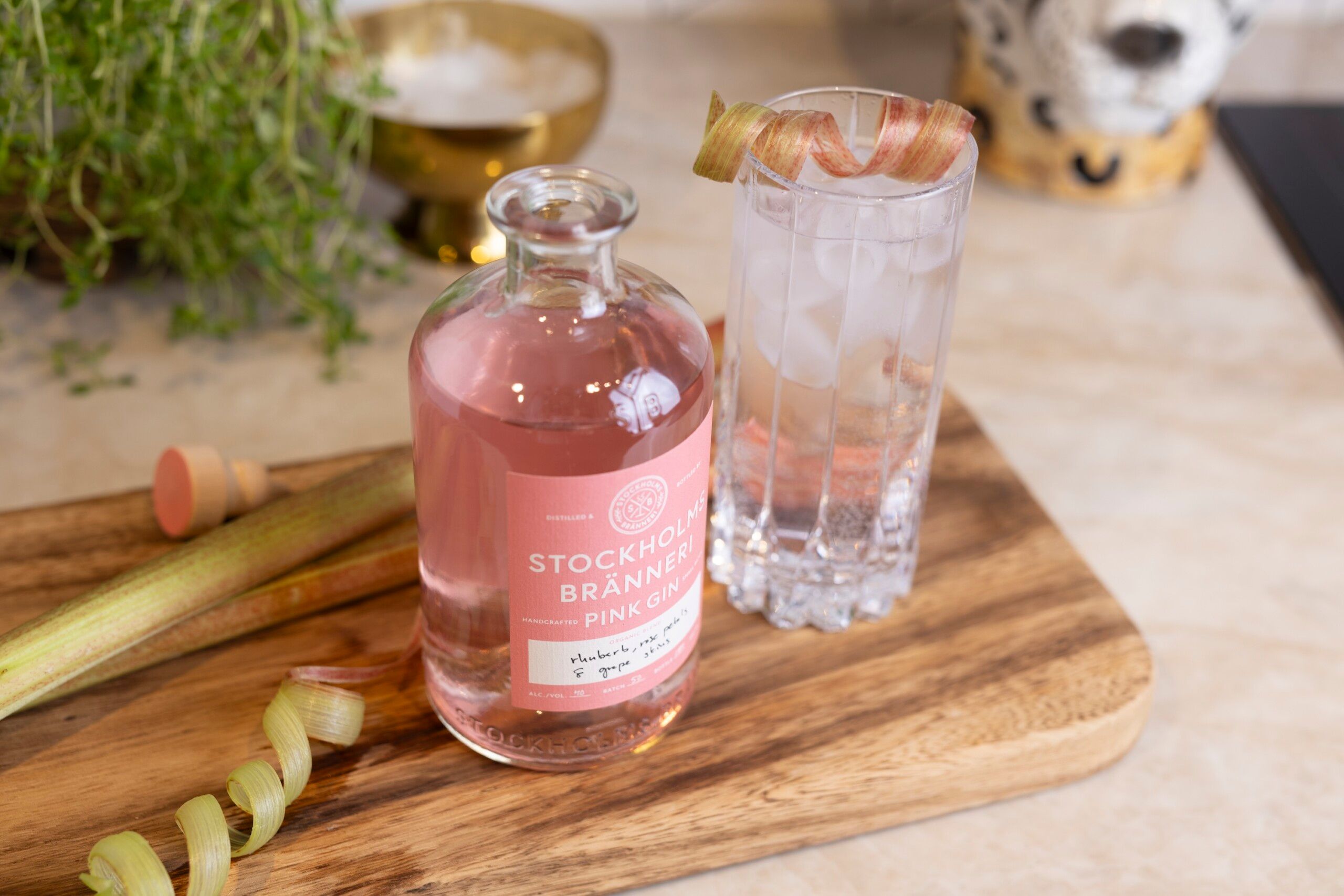 Bild på Pink Gin & Tonic – med rabarber