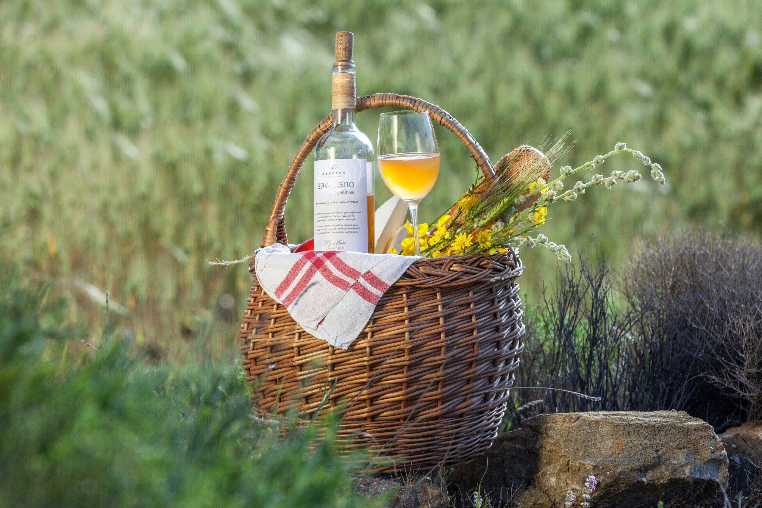 Bild på Sommarens bästa picknickviner: Skruvkapsyl, burkar och midsommarglädje