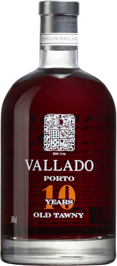 En glasflaska med Vallado Tawny Port 10 Years Old, en starkvin från Douro i Portugal
