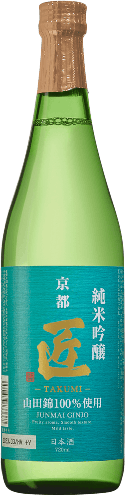 En glasflaska med Kyohime Takumi Jumai Ginjo, en sake från Japan