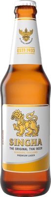 En glasflaska med Singha, en ljus lager från Thailand