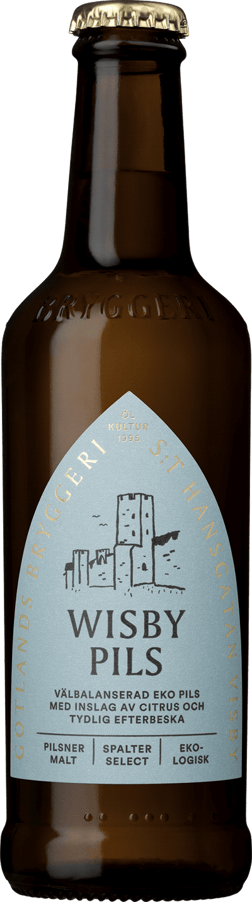 En glasflaska med Gotlands Bryggeri Wisby Pils, en ljus lager från Sverige
