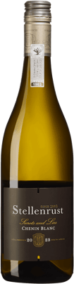 En glasflaska med Stellenrust Secret and Lies Chenin Blanc, ett vitt vin från Western Cape i Sydafrika
